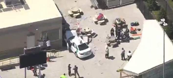 ΕΚΤΑΚΤΟ: Αυτοκίνητο έπεσε σε πεζούς στη Βοστώνη – Αρκετοί τραυματίες (εικόνες)